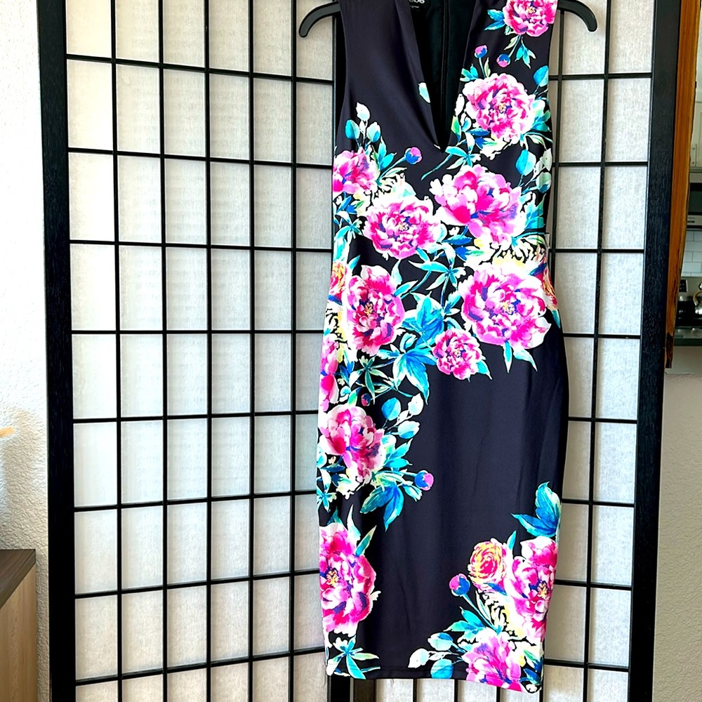 NWT Bebe flowers dress. Size XS